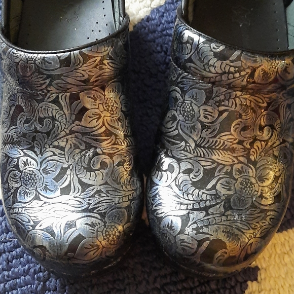 Dansko Shoes - Danskos size 7 (37) EUC